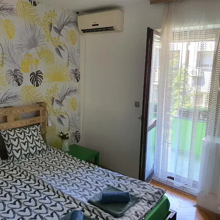 Lägenhet Yellow House Novi Sad