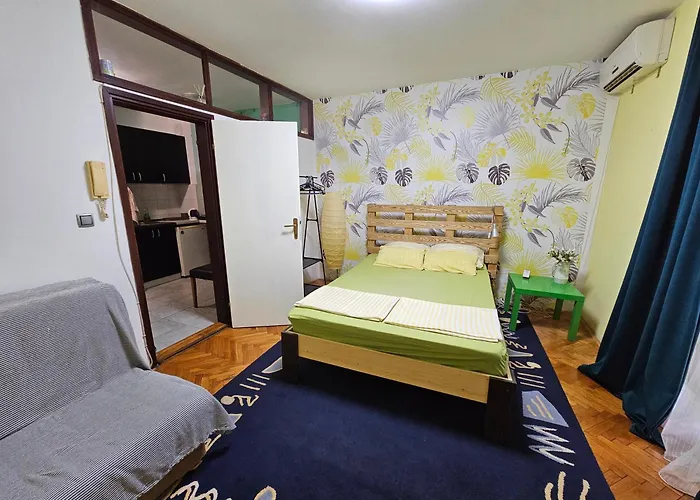 דירה Yellow House